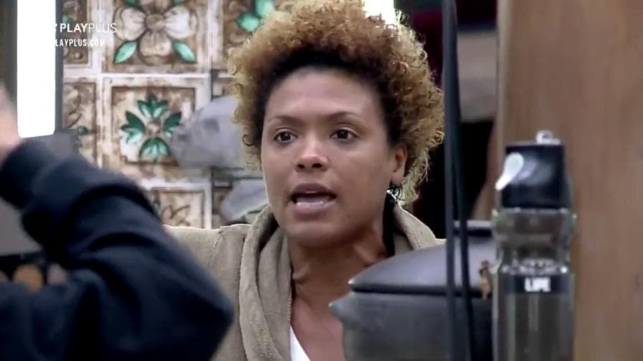 A Fazenda 12: Lidi Lisboa protagoniza momento de fúria após atitude da produção e parte pra cima; Veja o vídeo