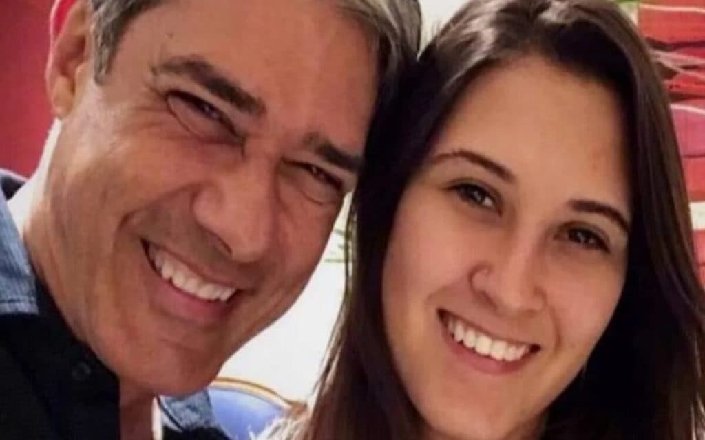 Bia Bonemer, filha de Bonner e Fátima, se empolga, mostra tudo em decote e marmanjos piram: “Gostosa”