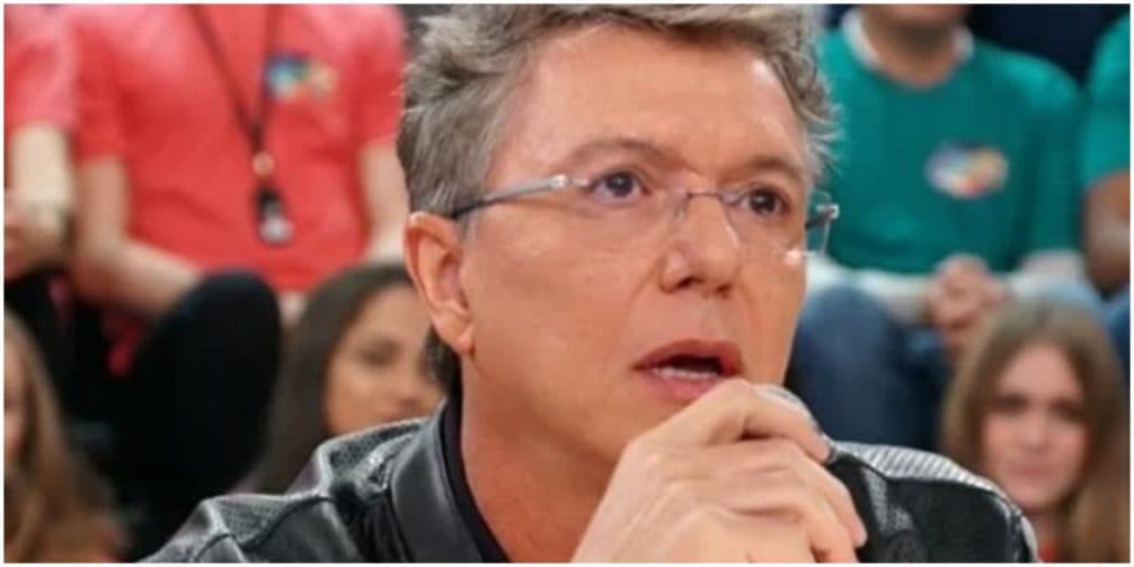Boninho expõe nomes dos famosos do BBB21 após vazamento e confirma tudo ao público: "Jogo só começou''