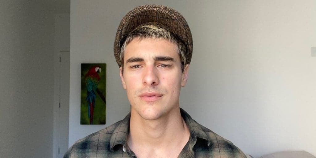 Bruno Montaleone, ex de Sasha, é flagrado sem cueca no meio da praia e mostra tudo: "É enorme"