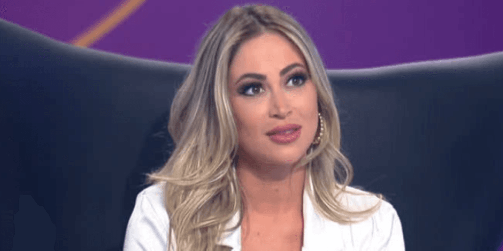 Carol Narizinho, após A Fazenda 12, chama Lucas Selfie de traidor e expõe relação com Medina: “Lixo"
