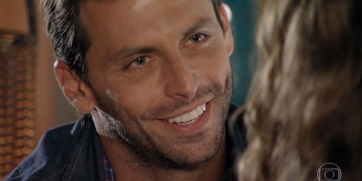 Cassiano sorri em cena da novela Flor do Caribe Cassiano sorri em cena da novela Flor do Caribe
