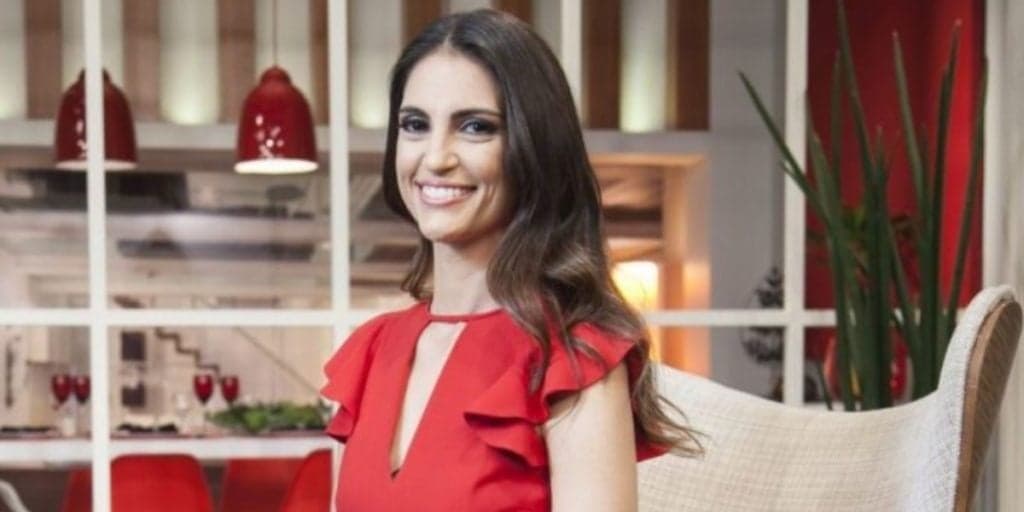 Chris Flores se torna o novo 'Chaves' de Silvio Santos em crise do SBT e assume 5 programas de uma vez