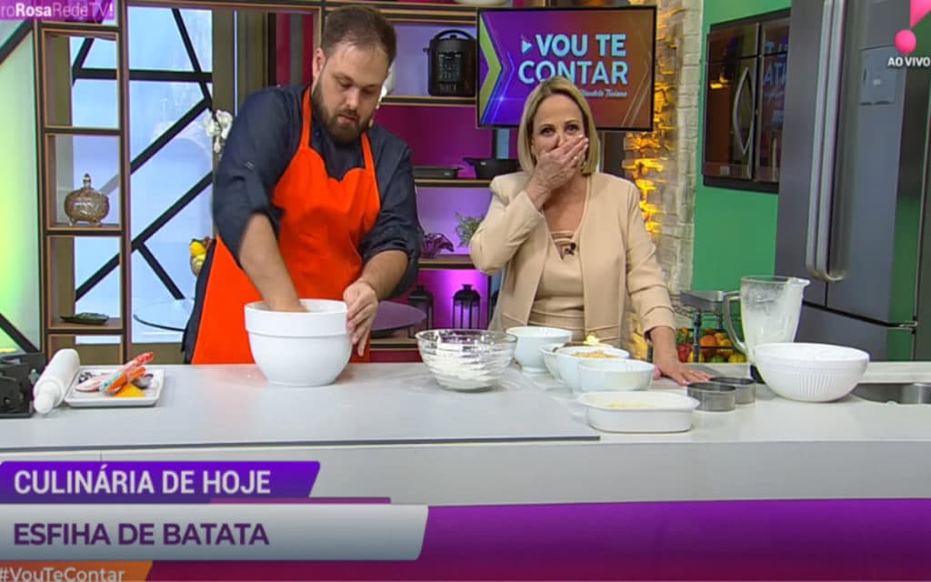 Claudete Troiano comete gafe ao vivo, divulga programa concorrente e recebe bronca da produção: "Me desculpa"