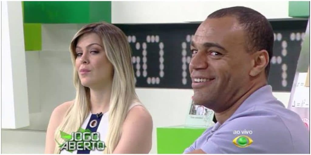 Denílson pede 'beijinho' para Renata Fan