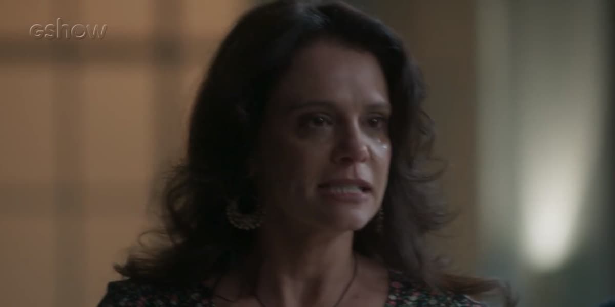 Elizângela chora em cena de Totalmente Demais