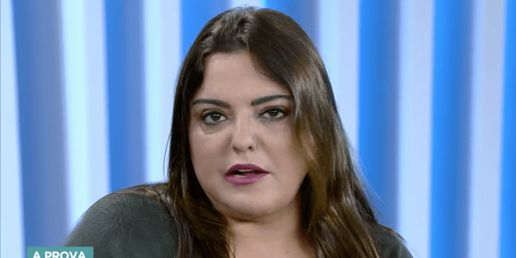 Fabíola Reipert expõe bastidores da Record e comenta boatos de falsidade