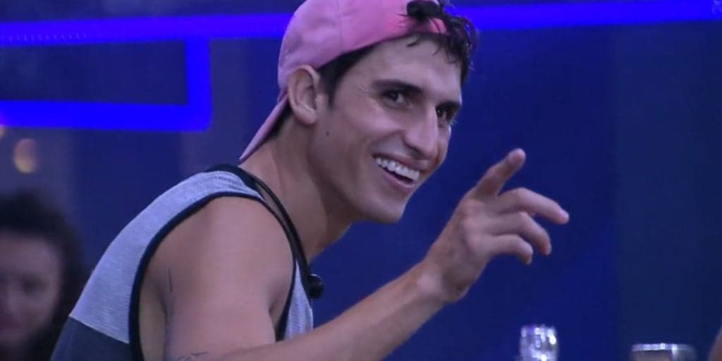 Felipe Prior, após acusação de estupro, detona a Globo ao vivo: "Apoio não existiu pra mim".