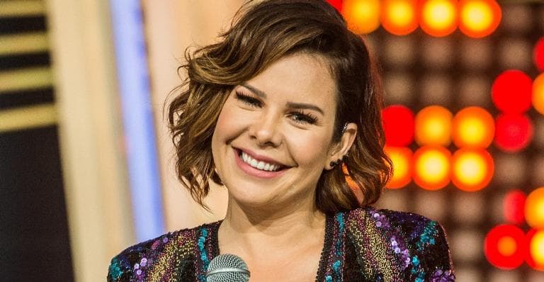 Fernanda Souza tem desaparecimento anunciado, após fim com Thiaguinho e cantor agarrado com rapaz: "Amo tanto"