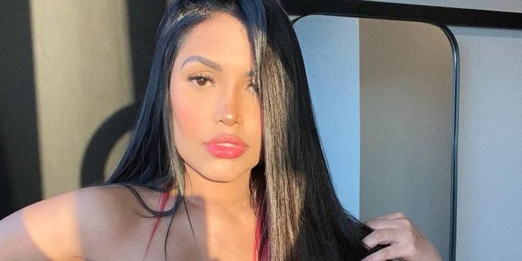 Ex-BBB Flay engata namoro com rapaz de 22 anos e fotos do "meninão" quase sem roupa são chocantes: "Delícia"
