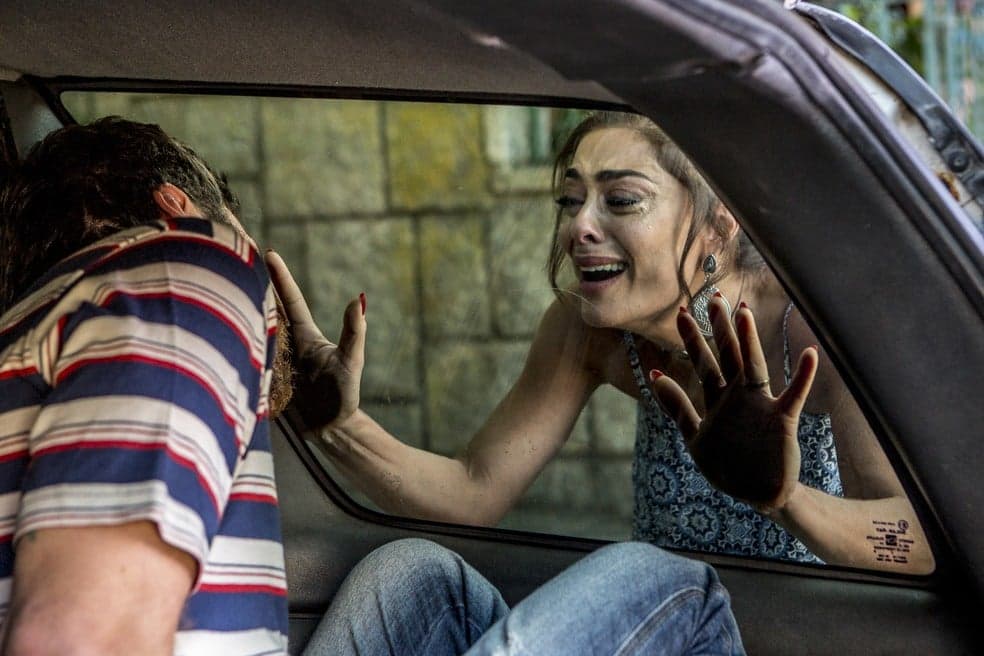 A Força do Querer: Rubinho é preso na frente do filho e Bibi se desespera ao descobrir o motivo