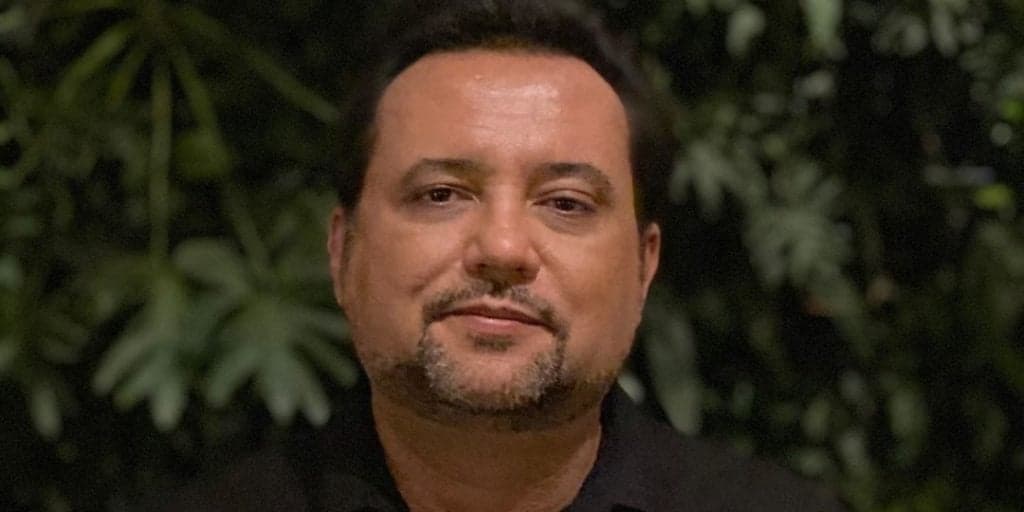 Geraldo Luís surge sozinho na rua de madrugada e arrebenta com realidade: "Um gritante silêncio"