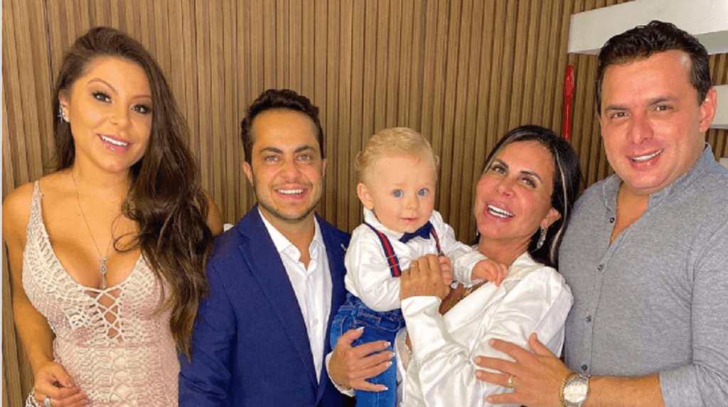 Gretchen surge com a família reunida após desencontro e público exalta: "Poderosos"