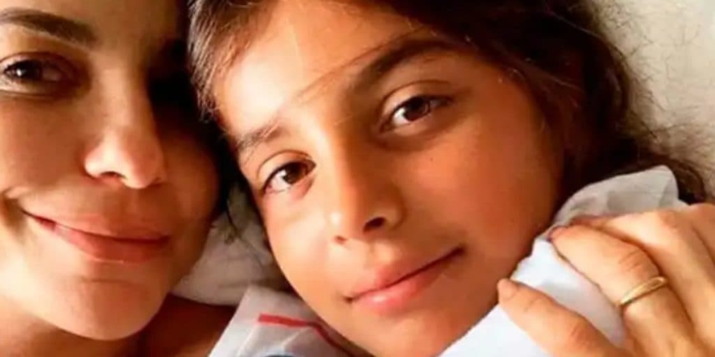 Ivete Sangalo posa junto ao filho e detalhe chama atenção: "Nossa"
