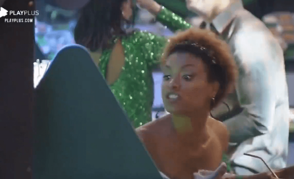 A Fazenda 12: Clima esquenta entre Lidi e Jojo na festa: "Filha da p****, desgraçada!"