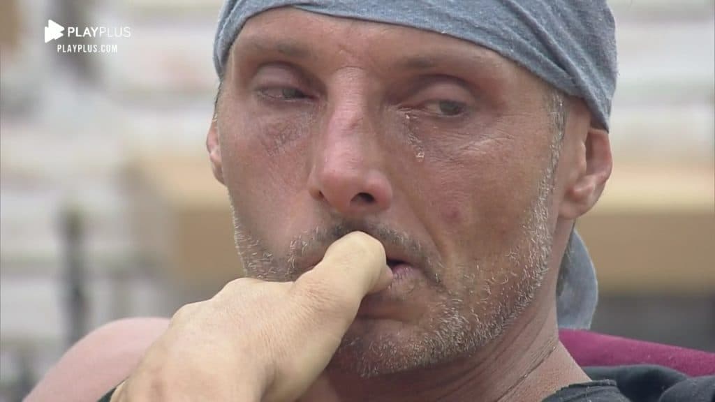 A Fazenda 12: Juliano vai aos prantos e implora para deixar o programa: "Vai se arrepender''