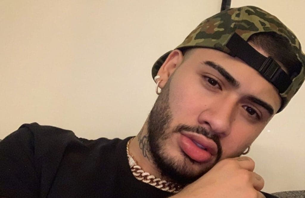 Kevinho abusa de sensualidade, deixa 'volume' à mostra e tamanho impressiona: "Anaconda"