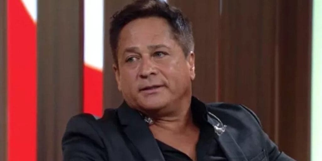 Leonardo surge em camarim com Chitãozinho e Xororó