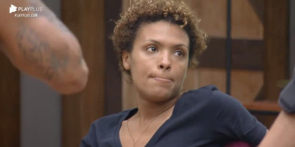 A Fazenda 12: Bêbada, Lidi faz xixi no chão do quarto e peões levam grave punição: "Mijou em tudo"