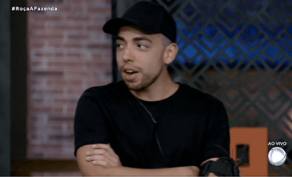 A Fazenda 12: Lucas Selfie detona Jakelyne ao vivo: "Quando convém"