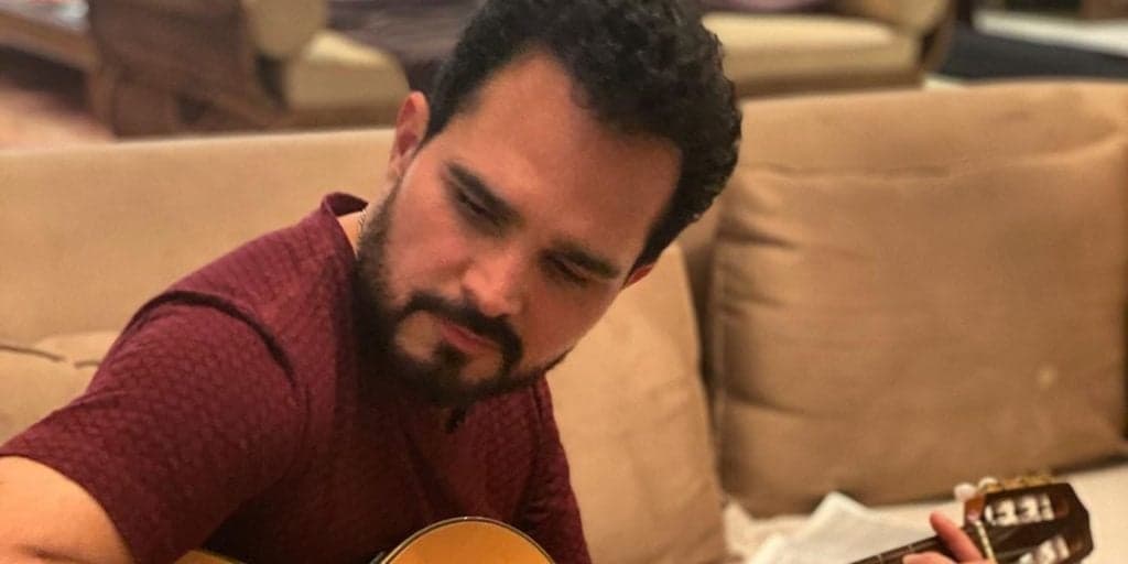 Luciano faz textão e se declara à esposa