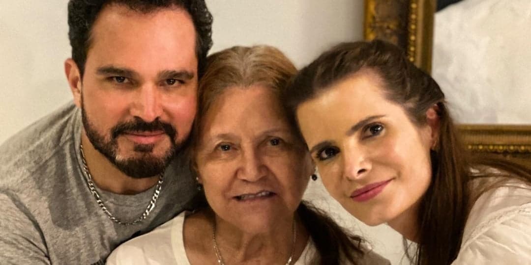 Luciano Camargo ao lado da mãe, Dona Helena, e a esposa, Flávia Fonseca (Foto: reprodução/Instagram) Luciano Camargo ao lado da mãe, Dona Helena, e a esposa, Flávia Fonseca (Foto: reprodução/Instagram)