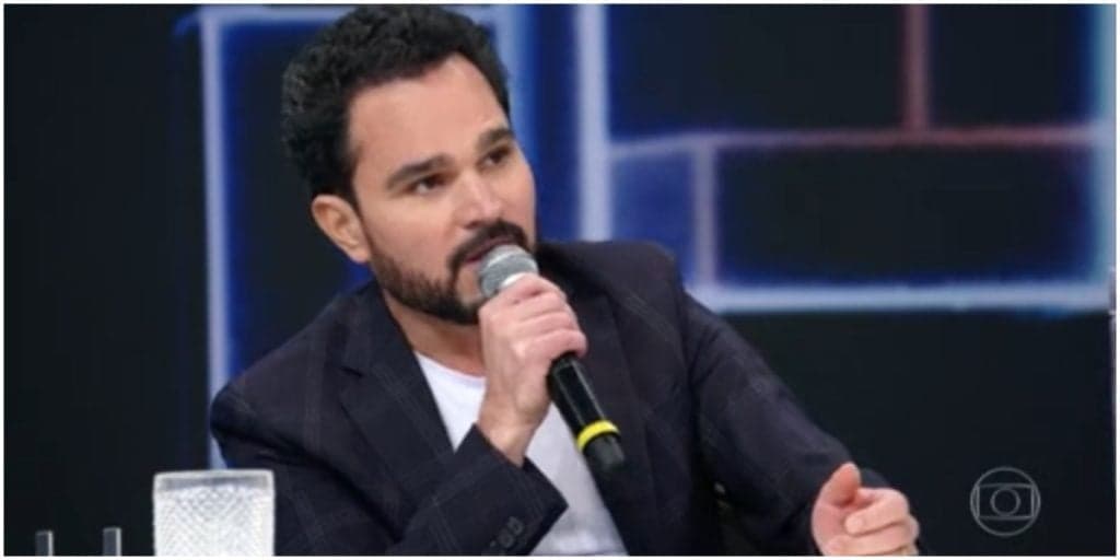 Luciano, em luta cruel do pai no hospital, descobre possuir grave doença e se desespera: "Todo cuidado"
