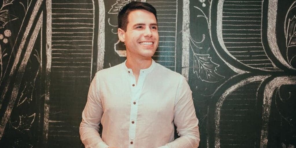 Luiz Bacci recebe pedido sexual de fã e nega publicamente