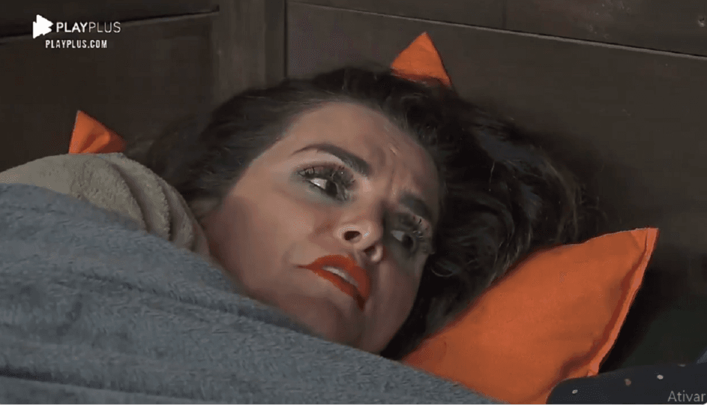 A Fazenda 12: Luiza Ambiel confronta Mirella: "Eu não tenho medo dela"
