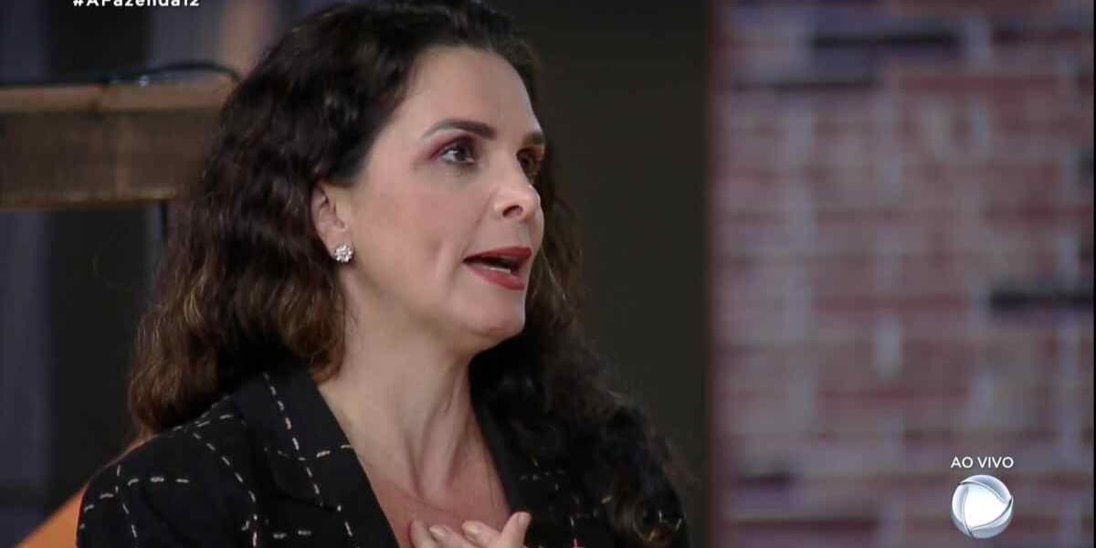 Luiza Ambiel pune por Biel em A Fazenda 12 (Foto: Reprodução) Luiza Ambiel pune por Biel em A Fazenda 12 (Foto: Reprodução)