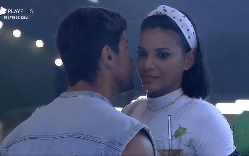 A Fazenda 12: Mariano e Jakelyne tem DR na festa: "A gente não sabe"