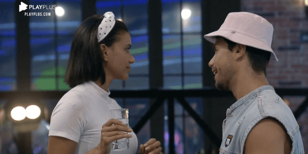 A Fazenda 12: Jakelyne, após DR em festa, coloca Mariano contra parede e questiona: "Já ficou com fã?"