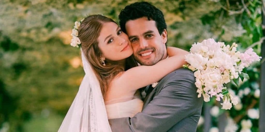 Marina Ruy Barbosa dá parabéns "seco" e reforça crise