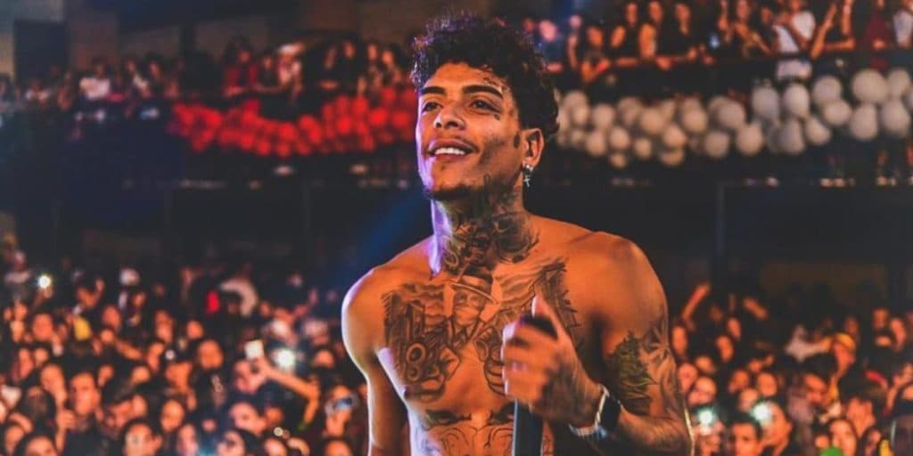 MC Kevin surge com carro avaliado em meio milhão