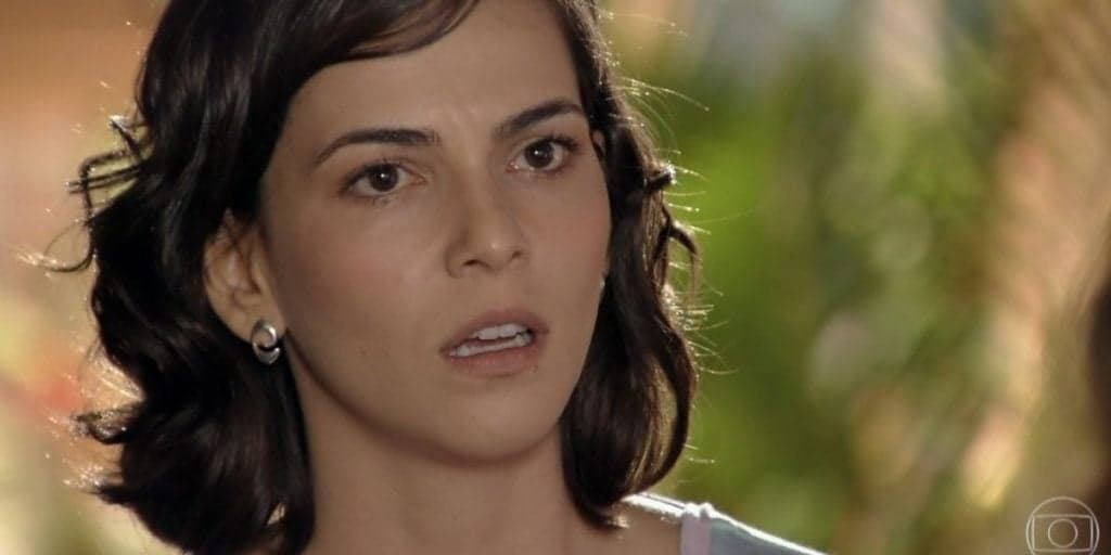 Flor do Caribe: Mila faz flagra constrangedor de mãe com novinho e decreta nojo