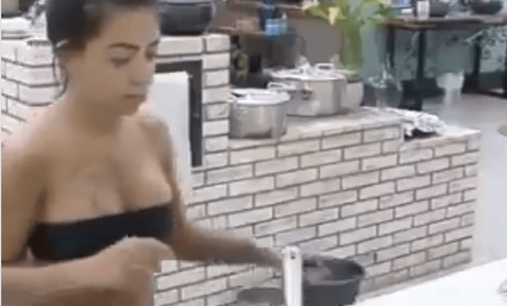 A Fazenda 12: Mirella erra no sal de novo e vira piada nas redes sociais: "Veneno"