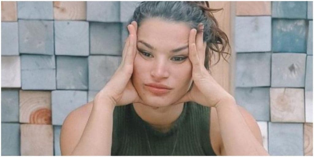 A Fazenda 12: Raissa, após barraco com Biel, detona cantor: "Debochado e falso''
