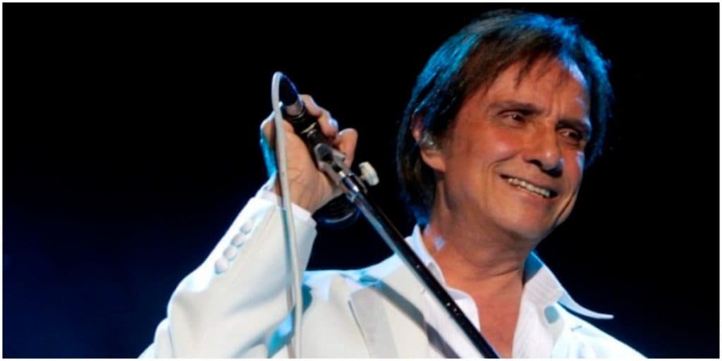 Roberto Carlos pega público de surpresa e se declara para artista da Globo: "Adorei a notícia"