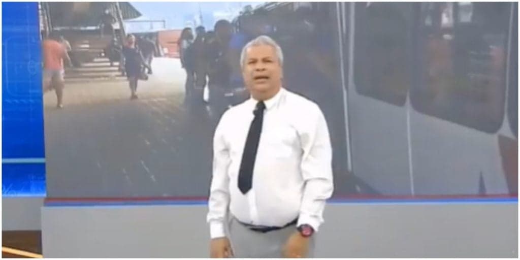 Sikêra Jr. surta ao vivo na RedeTV! e esculacha programa sem dó: "Você assiste essa merd*"