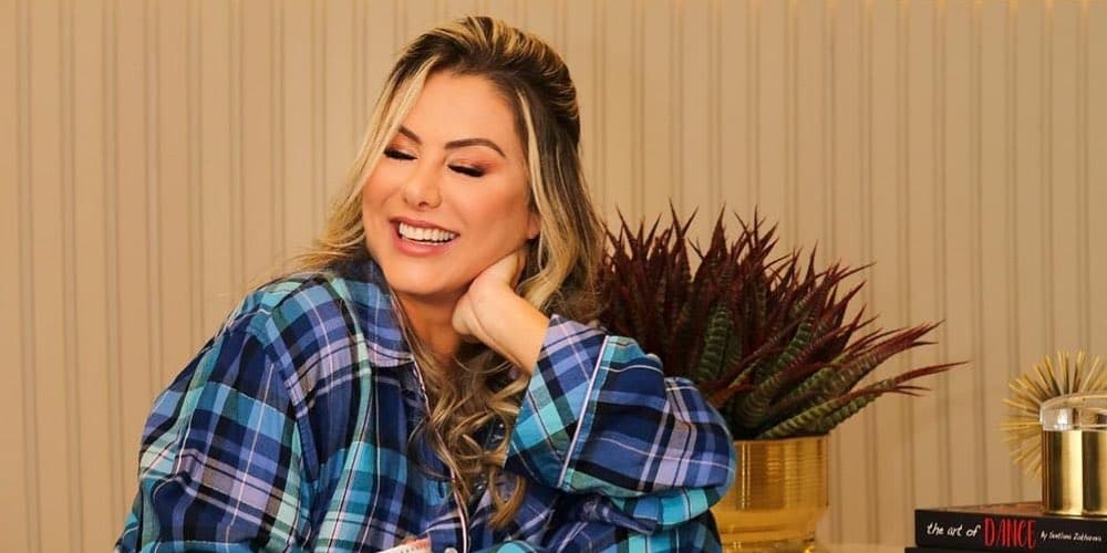 Esposa de Leonardo visita Alexandre Pires