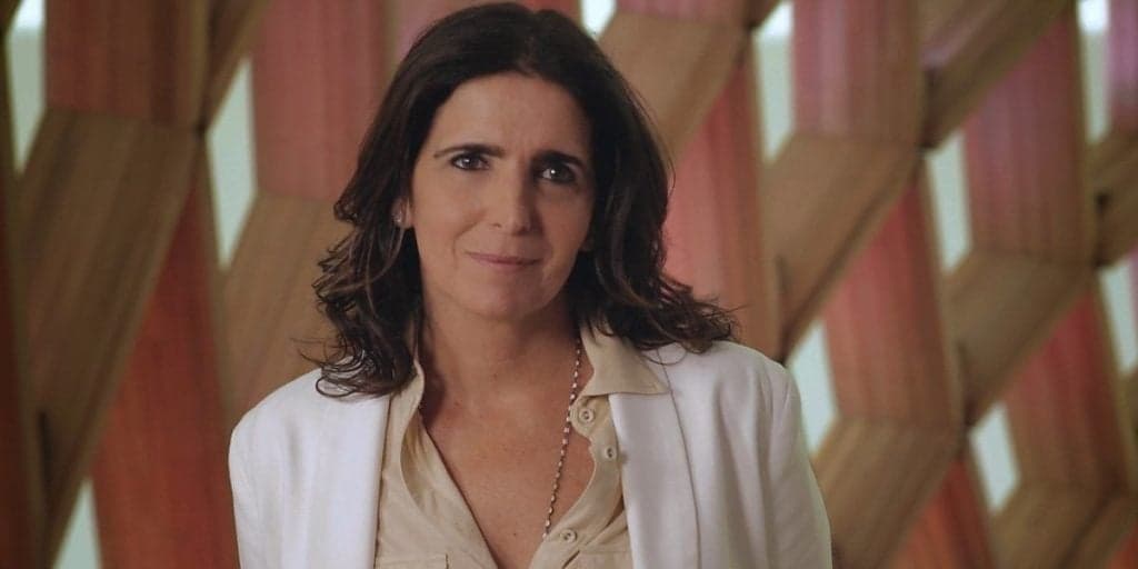 Haja Coração: Festa "caça-marido-rico" de Rebeca é sabotada, vira fisco, mas dondoca recebe convite inusitado