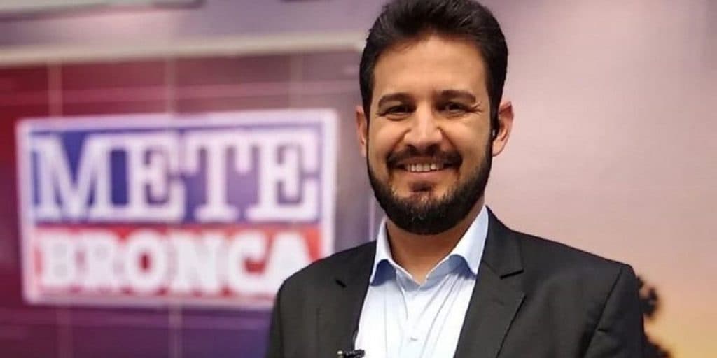 Romano dos Anjos, âncora da Record sequestrado, é jogado na mata com carro carbonizado: "Amordaçado"