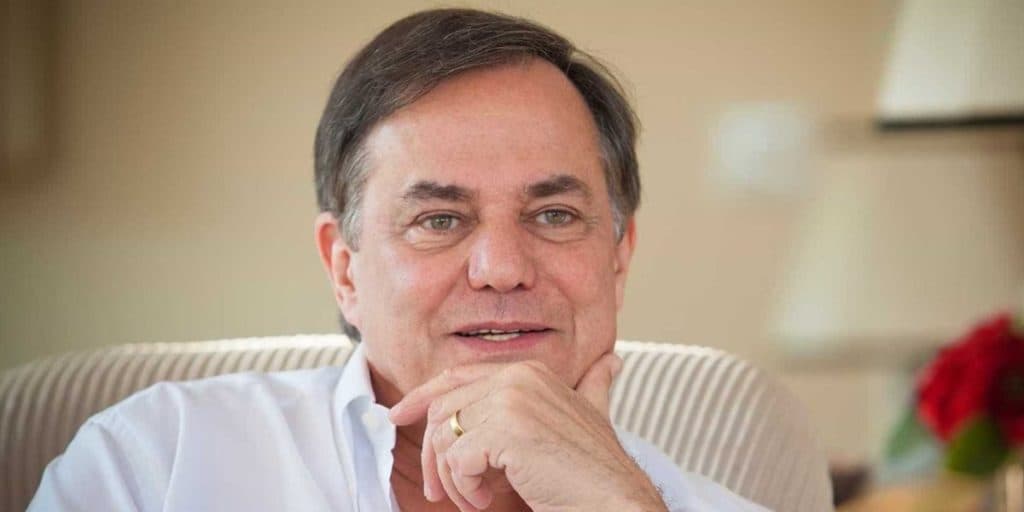 Ronnie Von chuta real sobre briga com assessoria de Roberto Carlos