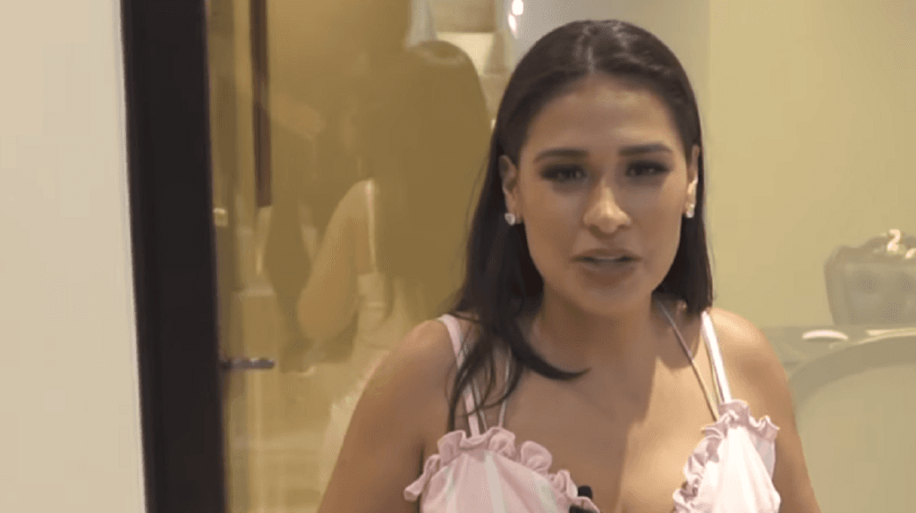 Simone mostra mansão com porta gigante e público fica impressionado: "Maior que minha casa"