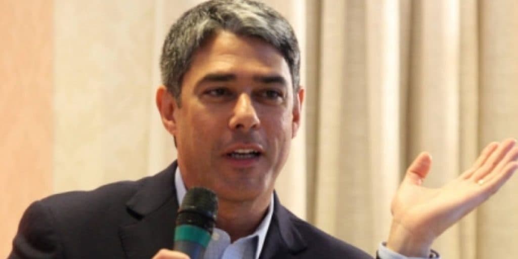 William Bonner sofre ataques de eleitores de Bolsonaro e quer deixar a Globo, diz jornalista