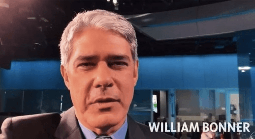 William Bonner surge em meio aos comerciais da Globo