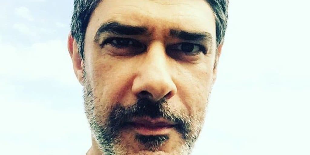 William Bonner, fuzilado pelo presidente e milhões, recebe redenção de joelhos em horário nobre