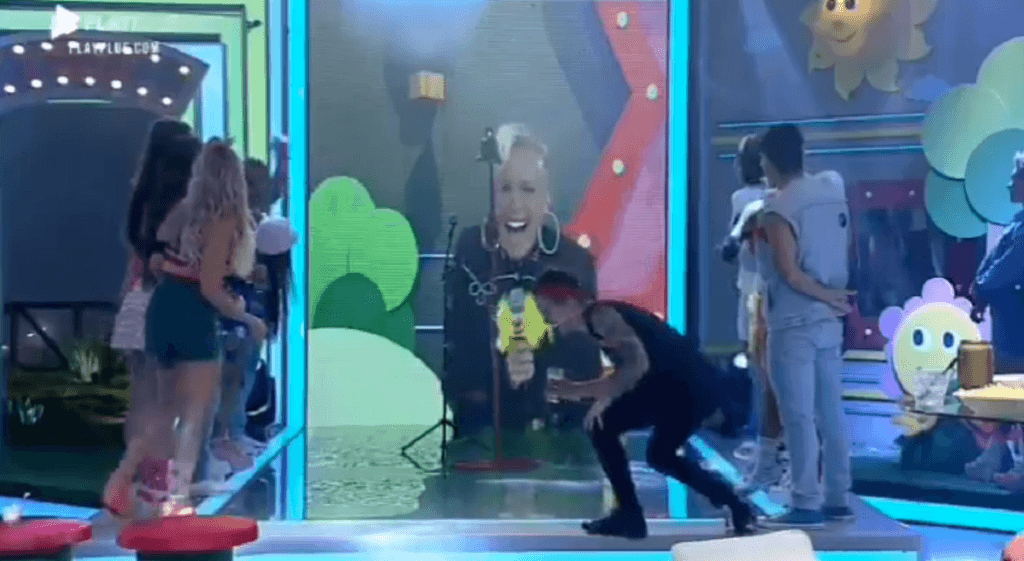 A Fazenda 12: Xuxa faz visita surpresa no reality show e manda recado para Jojo Todynho