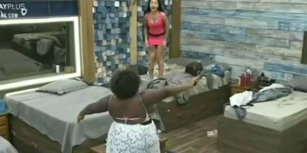 A Fazenda 12: Jojo Todynho ameaça bater em Mirella e peoa pede ajuda: "Tá maluca"