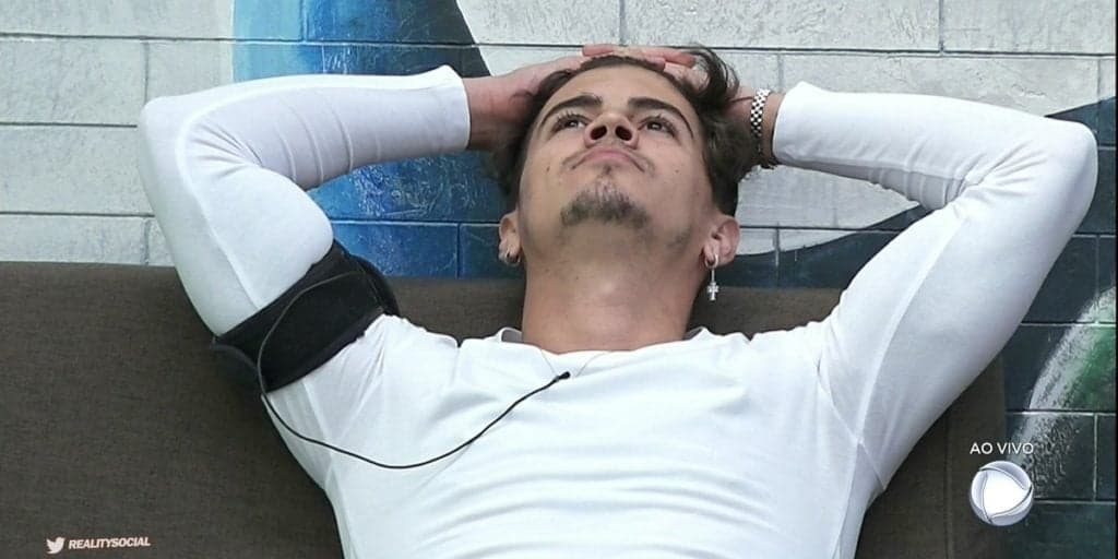 Biel, após fim com Tays, abre o coração na Fazenda 12, revela saudade da ex e dispara: "Tá difícil"
